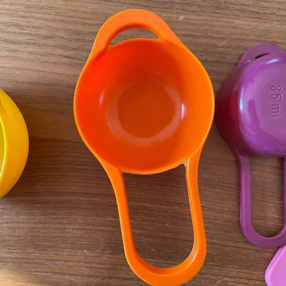 Colorful nesting measuring cup set - Picture 4 of 6
